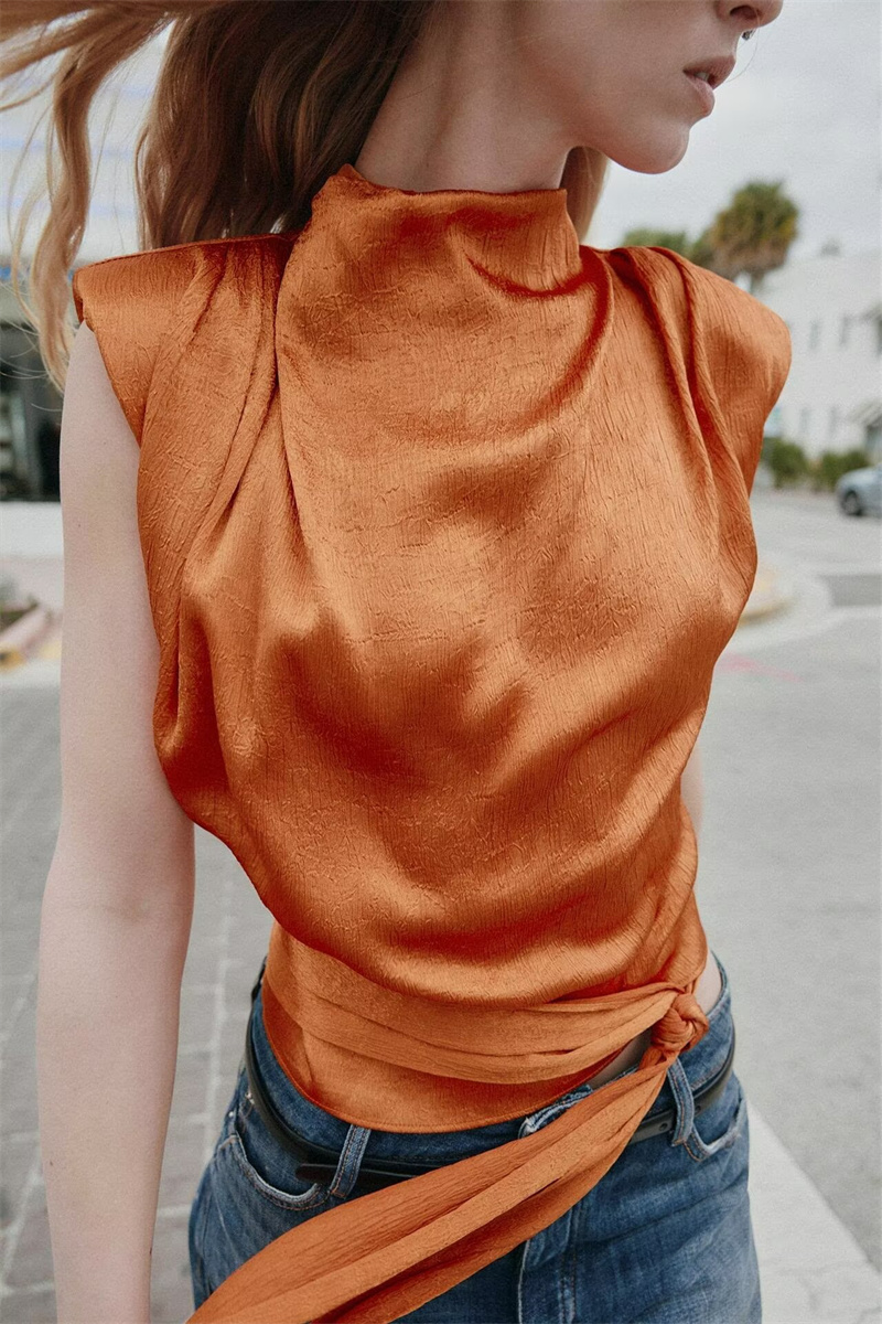 Top Cropped Sem Mangas com Gol - Silk Blouse avaliação e preço